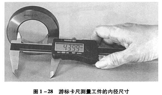 游標卡尺測量工件的內(nèi)徑尺寸 游標卡尺
